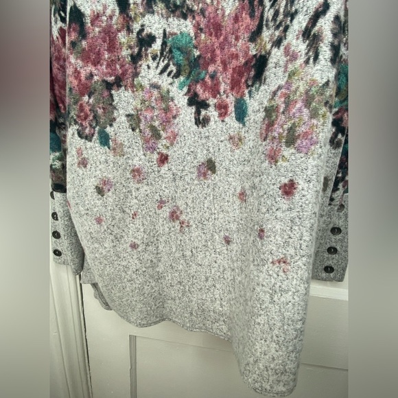 Westbound NWT Pink Floral Fuzzy Placement Gray Dillards Sweater - Picture 5 of 7